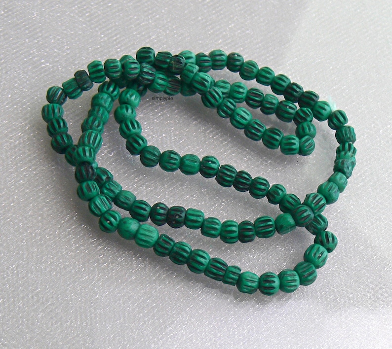 Green Black Corrugated Bone Beads Strand 110b