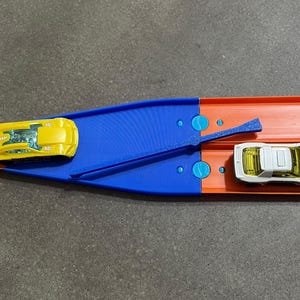 4 in 1 / Y Splitter / Landing Ramp / Jump, Compatible with Hot Wheels / Matchbox Tracks, Customizable Race Track Builder