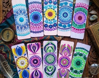 Segnalibri mandala a pois dipinti a mano / Set in cartone riciclato, arte boho per la lettura