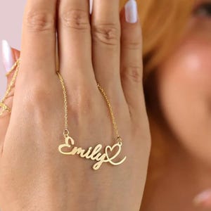 Collar con nombre personalizado y corazón: colgante de amor personalizado para ella. Delicada joyería de oro con nombre, regalo para novia, esposa, mamá.
