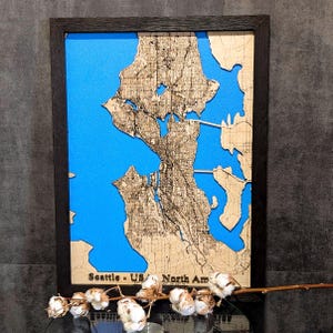 Carte de Seattle gravée au laser, grande carte en bois encadrée, carte topographique en bois, Seattle découpée au laser personnalisée, cadeau de situation personnalisé