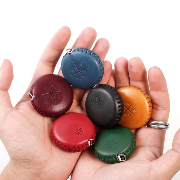 Cinta métrica retráctil hecha a mano para coser cuero, multicolor, auténtica, con bloqueo y retracción.