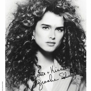Brooke Shields beautiful actress REAL hand SIGNED Autographed 8x10 Photo