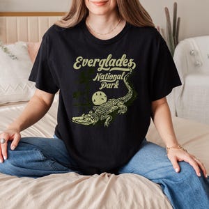 Everglades National Park Vintage T-Shirt, Featuring Crocodile and Alligator Design, Perfect for Nature Lovers and Florida Enthusiasts