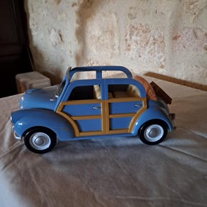 Samochód Morris Minor firmy Sylvanian Family