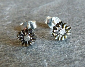 Earrings, studs, silver, carved mother of pearls : IMPORTANT, French vat is included,20% off for US,australian and canadian buyers