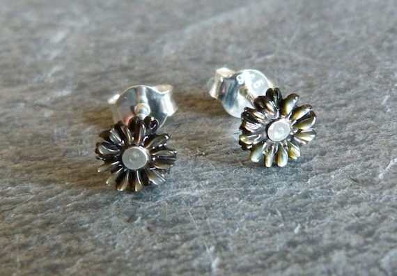 Earrings, studs, silver, carved mother of pearls : IMPORTANT, French vat is included,20% off for US,australian and canadian buyers