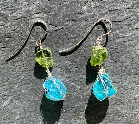 Silver earrings, rough apatites and peridots: IMPORTANT, French vat is included, 20% off for US, australian + canadian buyers