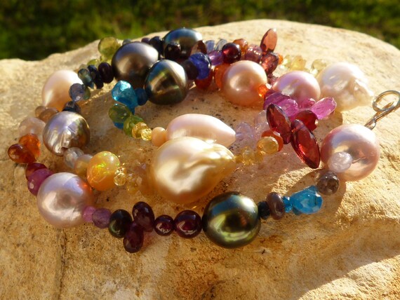 Necklace, 18 ct gold, baroque, gold and Tahiti pearls, precious stones: French vat is included,20% off for US,australian and canadian buyers