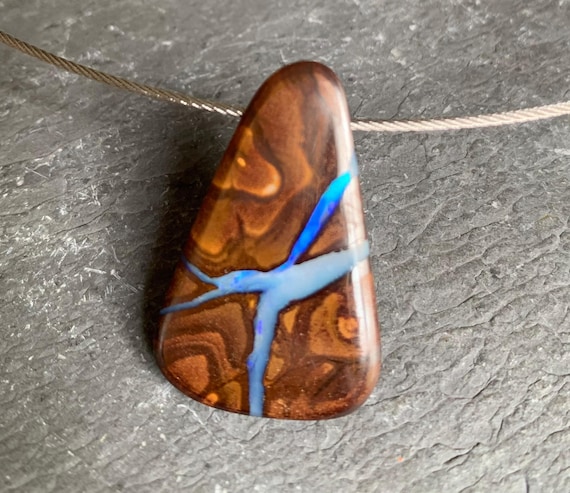 Necklace/pendant, 1 boulder opal, 1 steel cable chain; Important, french vat is included, 20% off for US, australian and canadian buyers