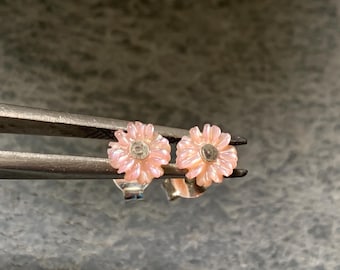 Earrings, studs, silver, carved mother of pearls : IMPORTANT, French vat is included,20% off for US,australian and canadian buyers