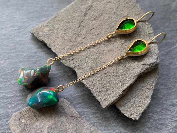 Boucles d'oreille, or 18 et 24 ct, argent, 2 diopside de chrome, 2 opales d'Ethiopie