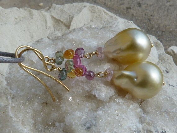 Earrings,18 kt gold,southseapearls,multicoloured sapphires:IMPORTANT, French vat is included, 20% off for US, australian and canadian buyers