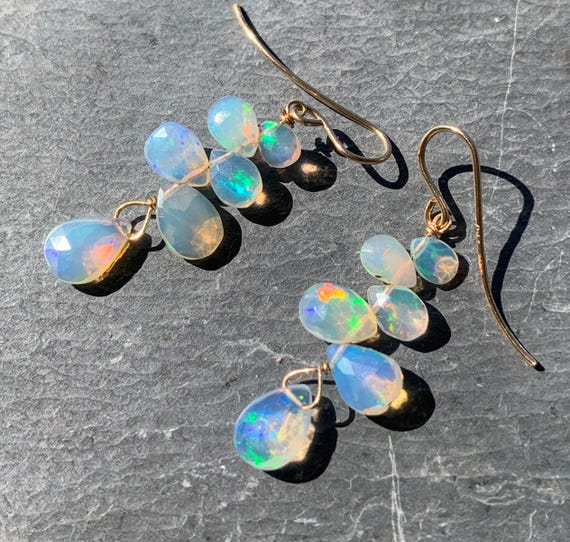 18 kt gold earrings with ethiopian opals: IMPORTANT, French vat is included, 20% off for US, australian and canadian buyers