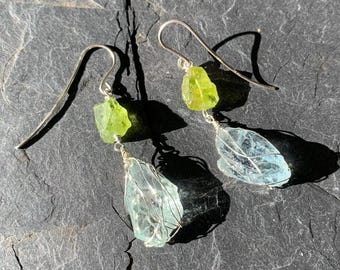 Silver earrings, rough peridots and aquamarins; IMPORTANT: French vat is included, 20% off for US, australian + canadian buyers