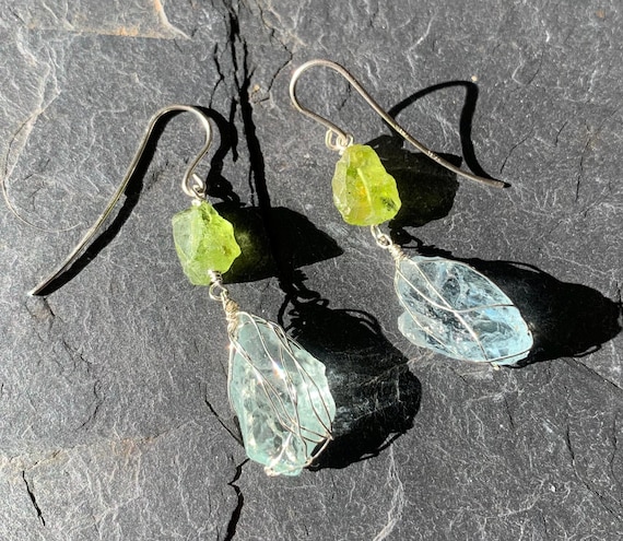 Silver earrings, rough peridots and aquamarins; IMPORTANT: French vat is included, 20% off for US, australian + canadian buyers