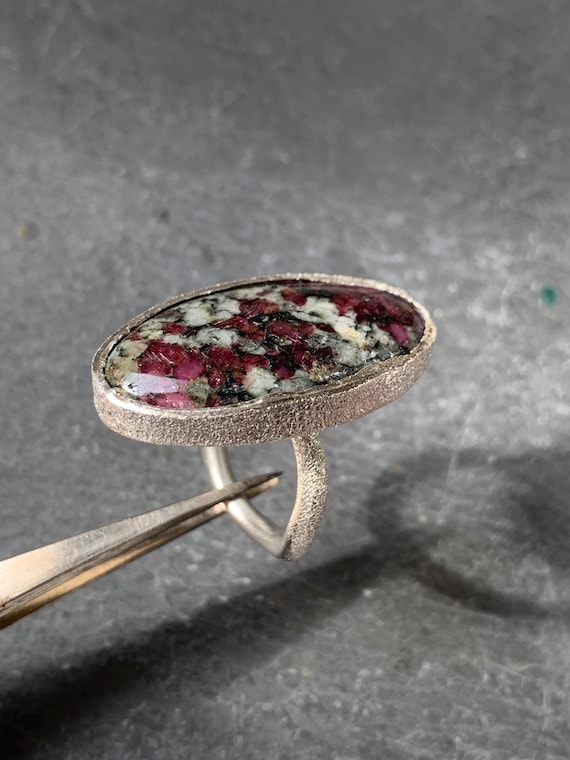 Silver XXL ring with 1 rubis on zoisite: IMPORTANT,French vat is included, 20% off for US, australian and canadian buyers