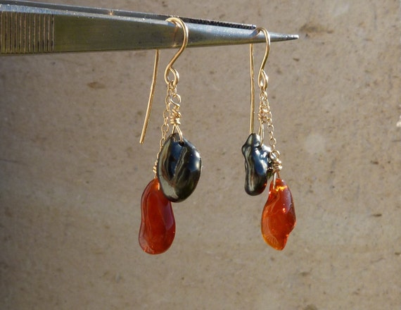 Earrings, 18 ct, fire opals, keishi pearls: IMPORTANT, French vat is included,off 20% for US, UK, australian and canadian buyers
