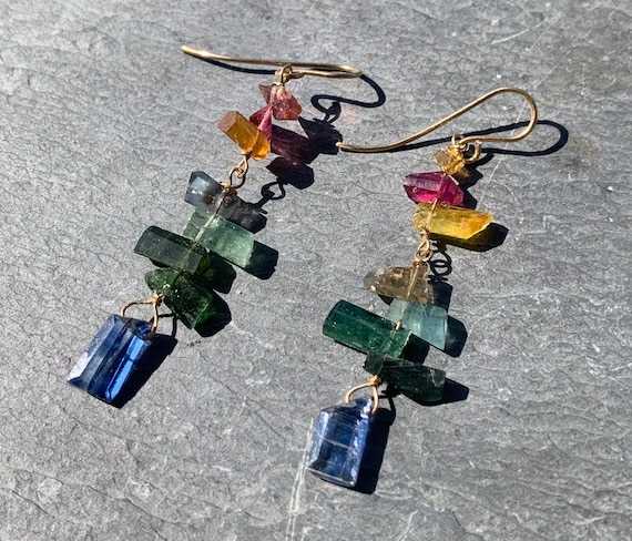 18 kt gold earrings with tourmalines and cyanites: IMPORTANT, French vat is included, 20% off for US, australian and canadian buyers
