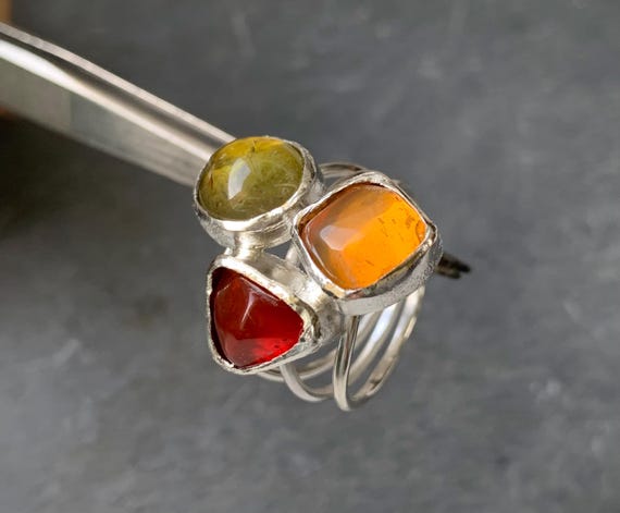 Silverring with 2 mexican fire opals, 1 tourmaline : IMPORTANT,French vat is included, 20% off for US,UK, australian and canadian buyers
