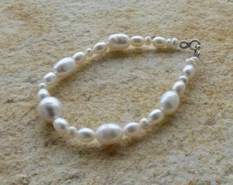 Silver bracelet with fresh water pearls; IMPORTANT, French vat is included,20% off for US, australian and canadian buyers