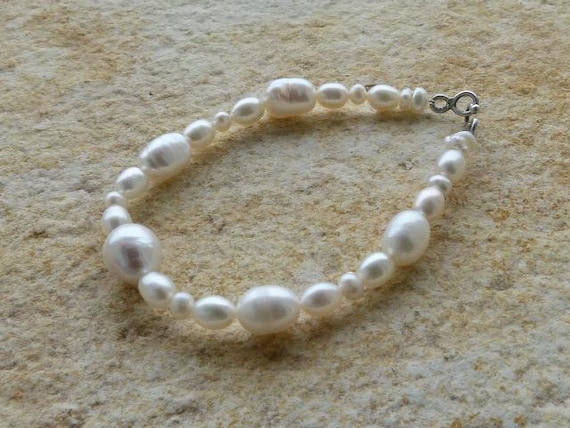 Silver bracelet with fresh water pearls; IMPORTANT, French vat is included,20% off for US, australian and canadian buyers