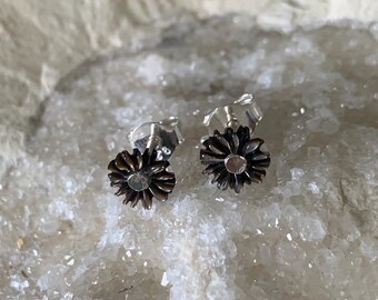 Earrings, studs, silver, carved mother of pearls : IMPORTANT, French vat is included,20% off for US,australian and canadian buyers