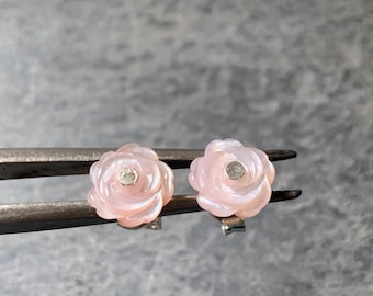 Earrings, studs, silver, carved mother of pearls : IMPORTANT, French vat is included,20% off for US,australian and canadian buyers