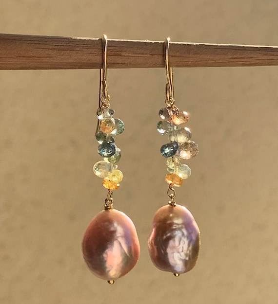 Earrings, 18 kt gold , freshwaterpearls, yellow sapphires:IMPORTANT, French vat is included, 20% off for US, australian and canadian buyers