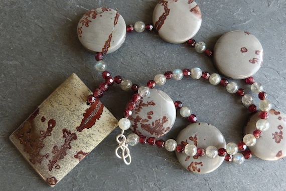 Sterling silver necklace, garnets, labradorite and jasper:I MPORTANT, French vat is included, 20% off for US, australian and canadian buyers