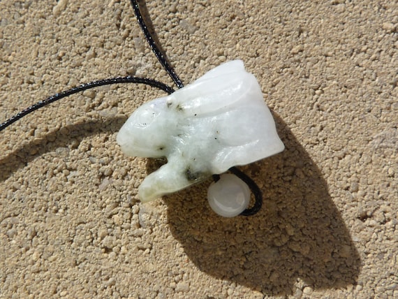 Necklace, chinese zodiac, rabbit , jade, jadeite: Important, French vat is included,20% off for US, australian and canadian buyers