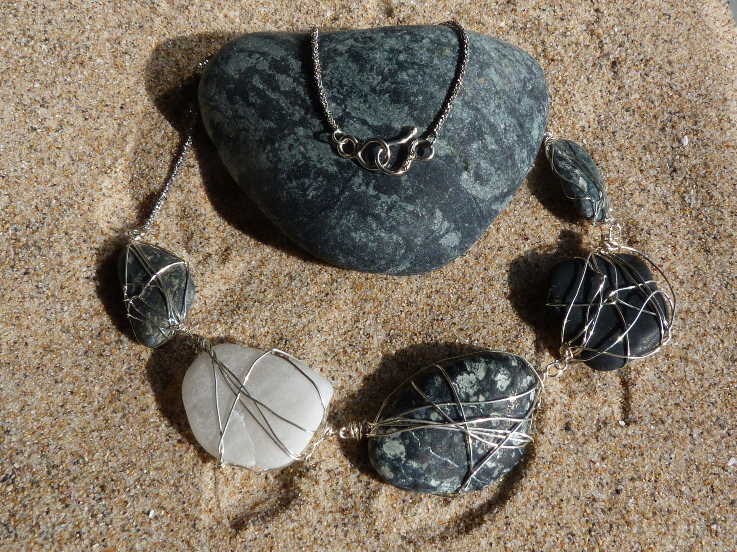 guijarros de playa de basalto y cuarzo Etsy