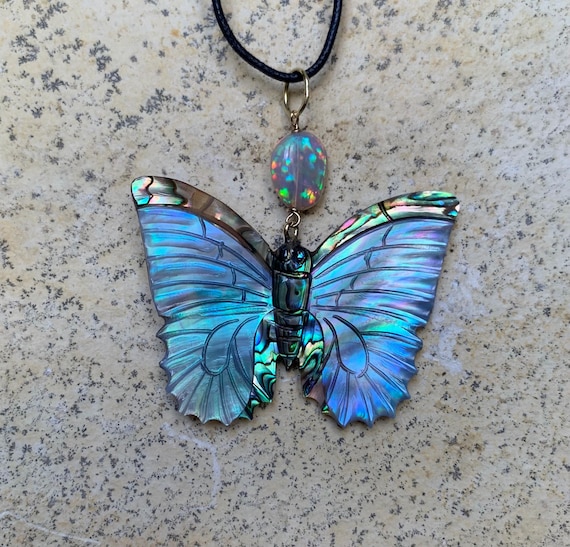 18 k gold pendant, abalone shell carving, ethiopian opal: IMPORTANT,French vat is included, 20% off for US, australian, canadian buyers