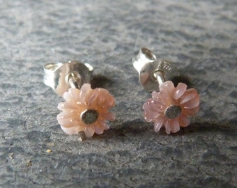 Earrings, studs, silver, carved mother of pearls : IMPORTANT, French vat is included,20% off for US,australian and canadian buyers
