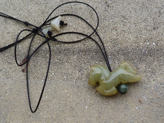 Necklace, chinese zodiac, horse, jade, jadeite: Important, French vat is included,20% off for US, australian and canadian buyers
