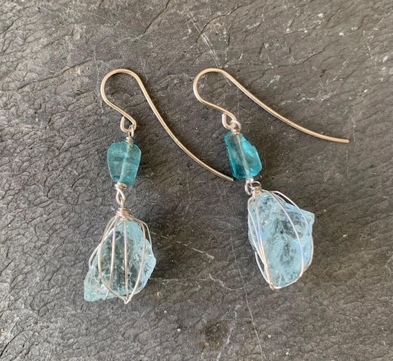 Silver earrings, rough apatites and rough aquamarines; IMPORTANT: French vat is included, 20% off for US,australian + canadian buyers