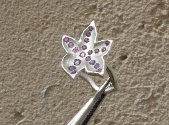 Silverring with rose sapphires and amethysts: IMPORTANT,French vat is included, 20% off for US,UK and canadian buyers