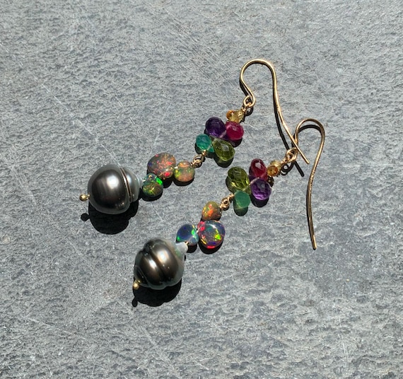 Reserved,Earrings,18 kt gold,precious stone briolettes,tahiti pearls: IMPORTANT,French vat is included,20% off for US,austr.,canadian buyers