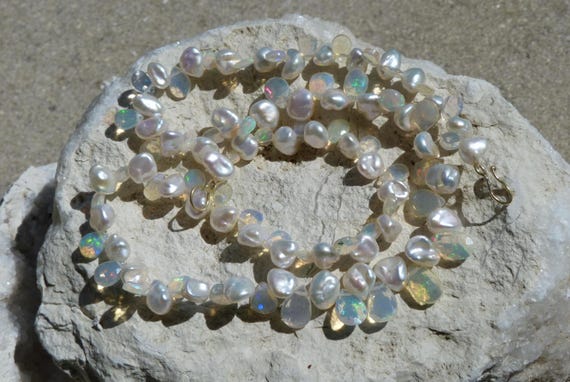 18 k gold necklace, ethiopian opals and freshwater pearls: Important, French vat is included, 20% off for US, australian and canadian buyers
