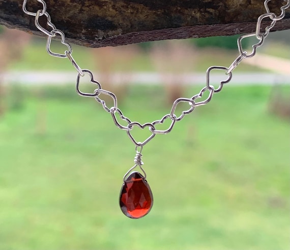 Silver necklace with little hearts and garnet pendant: IMPORTANT, French vat is included,20% off for US, australian, and canadian buyers