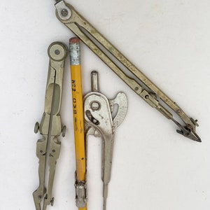 Lot Vintage Compass