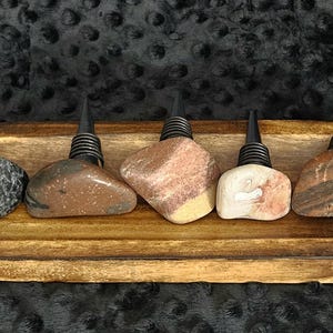 Handmade Tumbled Stone Wine Stopper | Natural Rock Bottle Stopper | Crystal Barware Gift | Rustic Wine Accessory | Earthy Home Decor