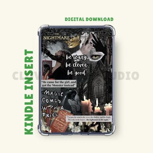 Może przedstawiać: Wkładka do Kindle z mrocznym, gotyckim designem. Zawiera tekst "The Nightmare" oraz elementy takie jak korona, dłonie, oczy, kościół, świece i frazy "be wary, be clever, be good" oraz "Magic comes with a price."