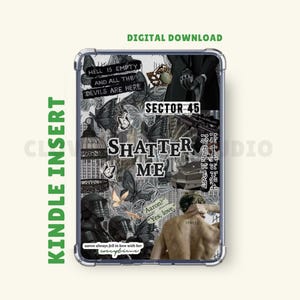 Può includere: Inserto per Kindle con un design a collage con farfalle, testo e immagini. Il testo include "SHATTER ME", "HELL IS EMPTY AND ALL THE DEVILS ARE HERE" e "SECTOR 45". Il design ha uno schema di colori nero, bianco e grigio.