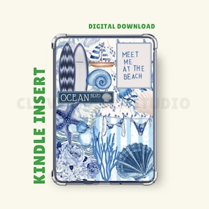 Puede incluir: Una inserción de Kindle de descarga digital con un tema de playa, en tonos azules y blancos. Incluye tablas de surf, un velero, conchas marinas y el texto "MEET ME AT THE BEACH" y "OCEAN BLVD". También son visibles las palabras "KINDLE INSERT" y "DIGITAL DOWNLOAD".
