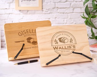 Personalisierter Kochbuchständer, individuell gravierter Rezeptbuchhalter, iPad Ständer für Küche, Frau Geschenk, Einweihungsparty Geschenk für Paare, Einweihungsparty Geschenk