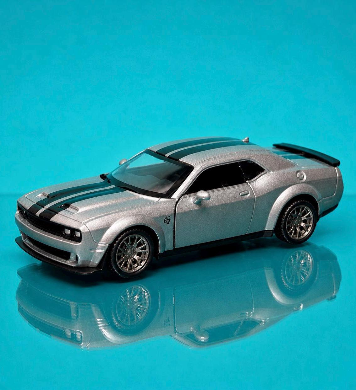 2022 Dodge Challenger SRT Jailbreak Diecast 1:36 Metallic Gray