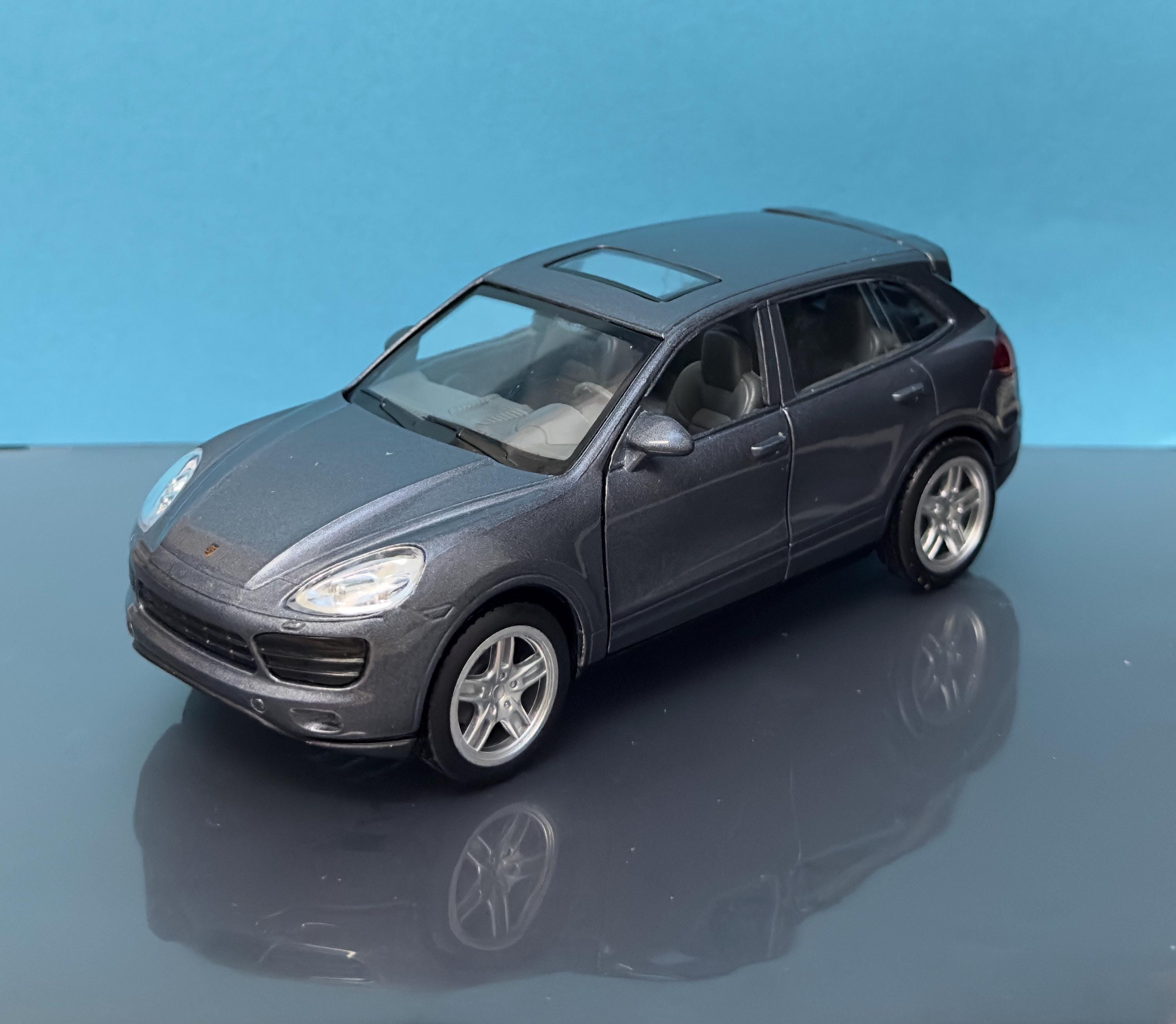 MSZ CITY Porsche Cayenne SUV 1:32 Diecast Model – Metallic Gray