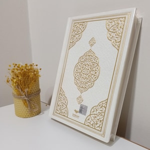 Corán en idioma árabe I Corán árabe Tamaño mediano 14 x 20 cm I Fácil de leer I Sagrado Corán I Regalo de Ramadán I Regalo de oración I Regalo de Eid I Aspecto de cuero