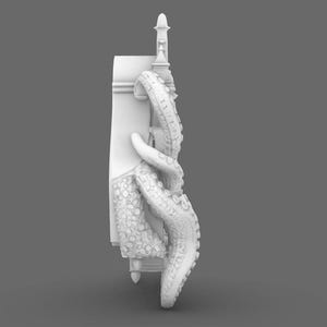 Puede incluir: Escultura blanca estilizada con base rectangular y dise&ntilde;o detallado de tent&aacute;culo. La escultura tiene una superficie texturizada y un peque&ntilde;o elemento decorativo en la parte superior. El dise&ntilde;o es intrincado.